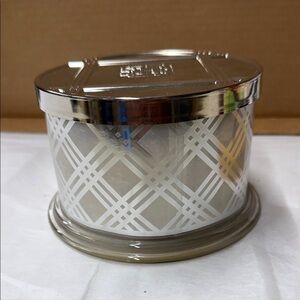 ⭐️This is a HomeWorx by Slatkin & Co. Winter Hearth 4-wick scented candle 18-oz